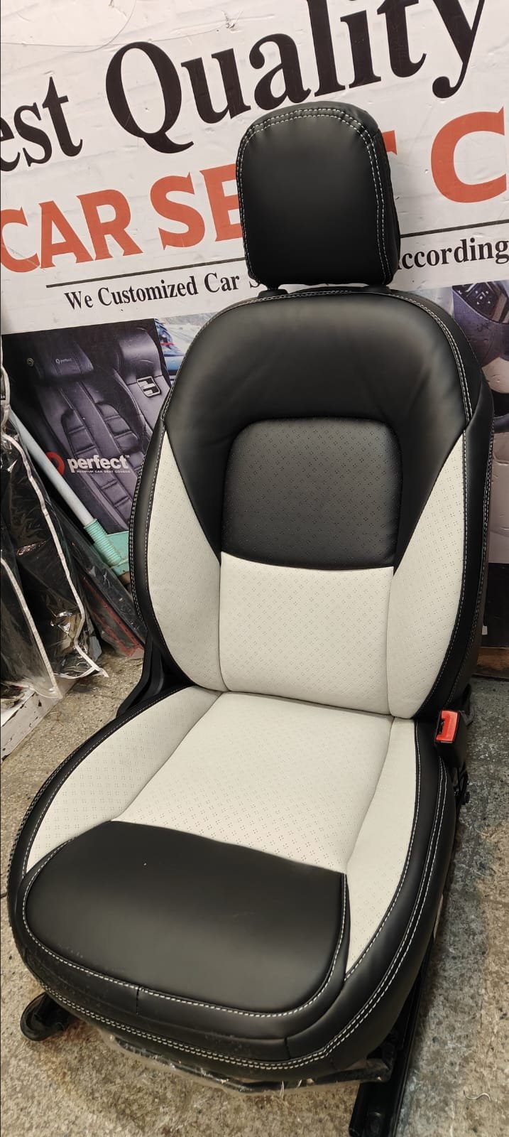Perfect Premium Car Seat Covers (Apex Auto Industries India) ki diamond-quilted stitching ka close-up, jo product ke mazboot design aur behtareen craftsmanship ko darshata hai